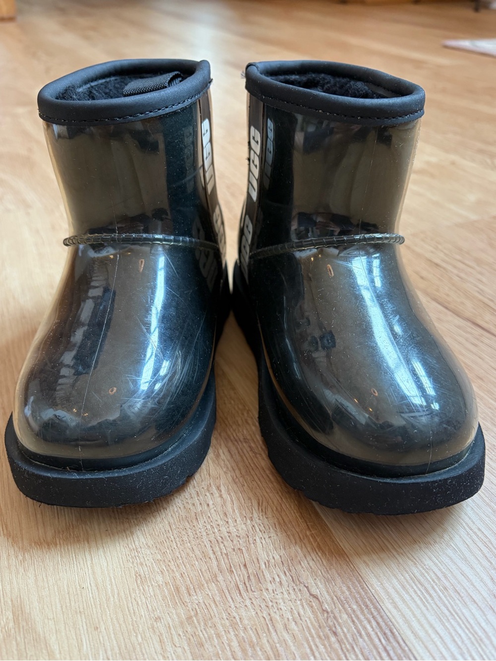 UGG Kids Boots Classic Clear Mini II black waterproof shiny $120 - Picture 2 of 8